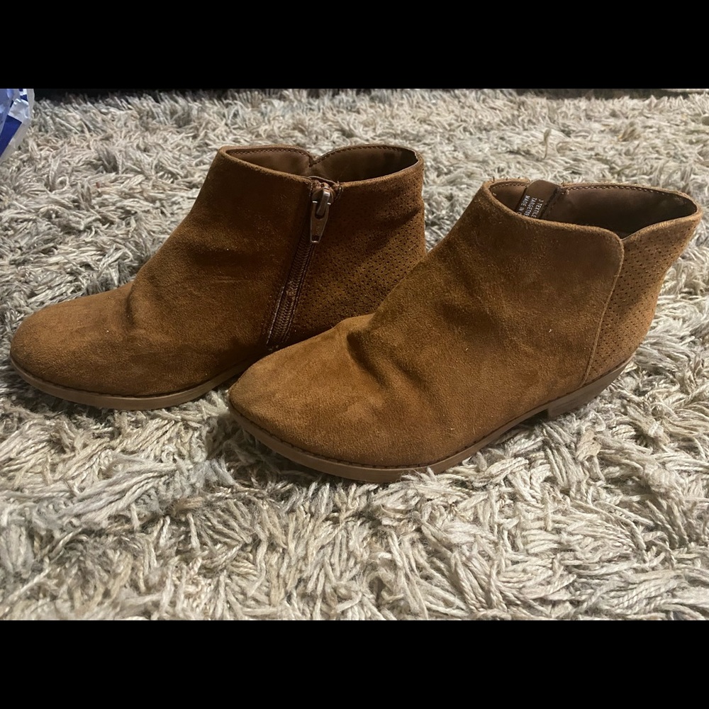 Kids size 3 fall boots. Girls.